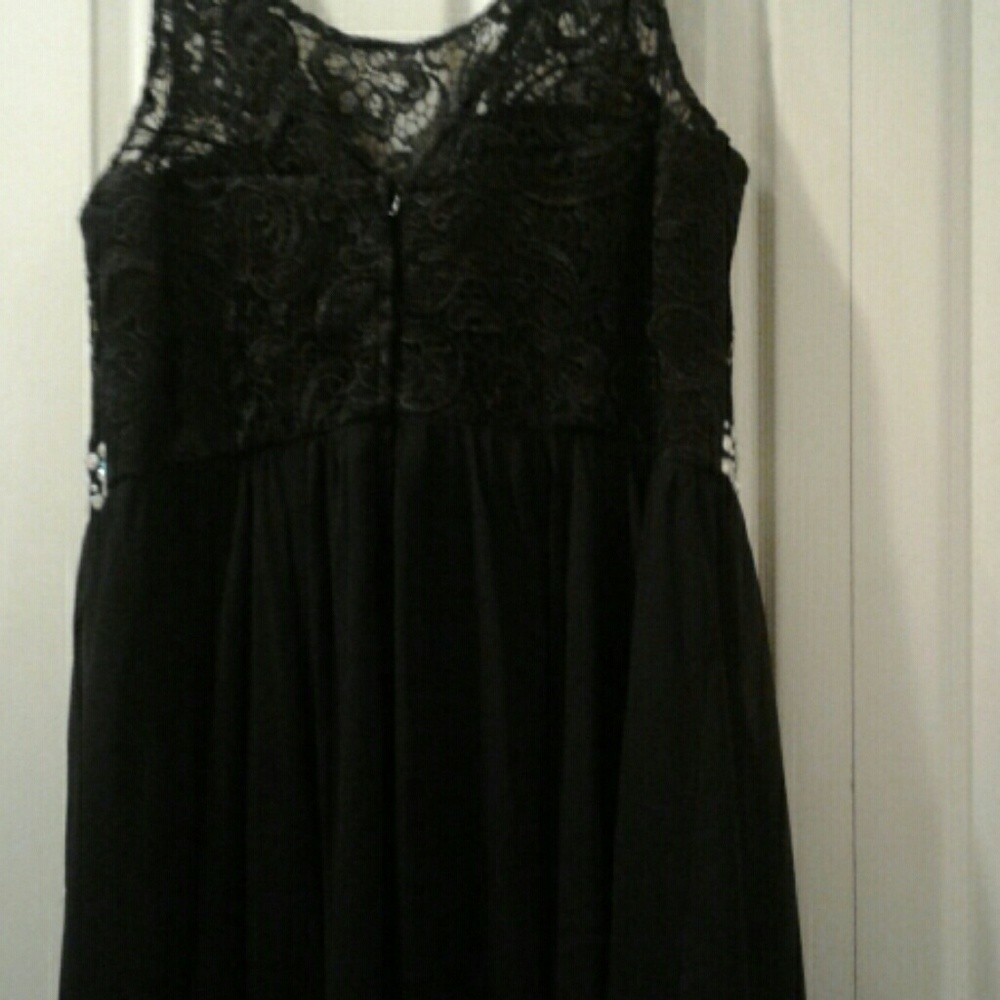 Dress - Picture 2 of 2